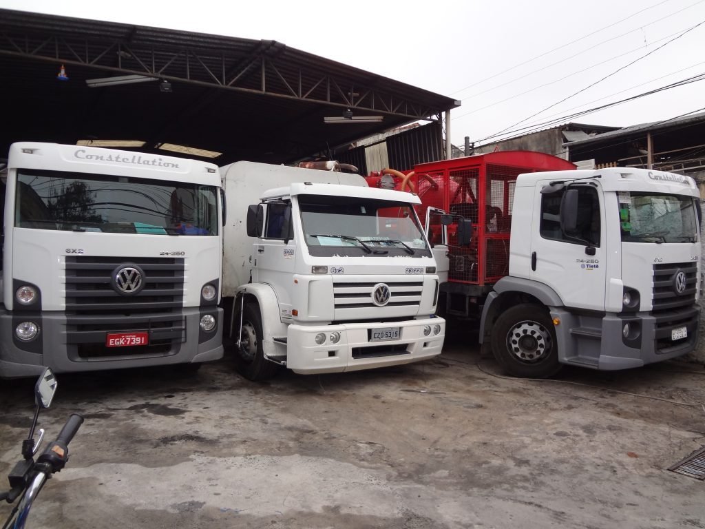 Limpa Fossa com Caminhão de Sucção - JD Servic Desentupidora